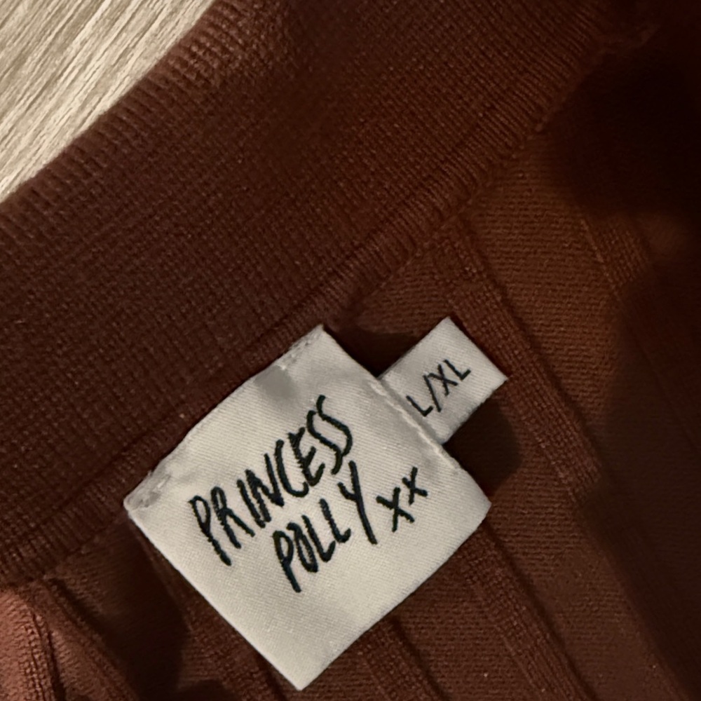 Princess Polly Rust V-Neck Ribbed Sweater - Picture 2 of 2
